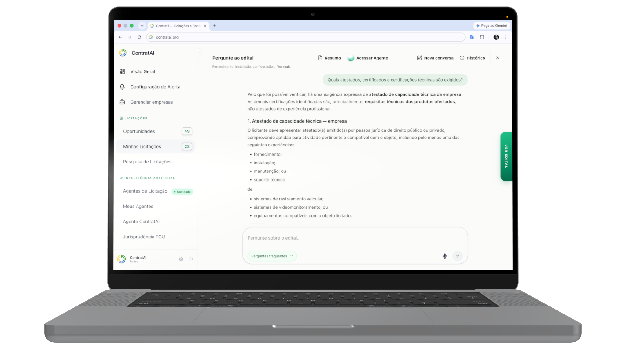 Pergunte ao Edital do ContratAI exibido em um notebook
